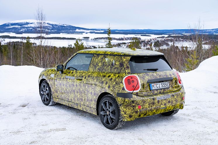 Neste generasjon elektriske MINI testes på nordisk is og snø