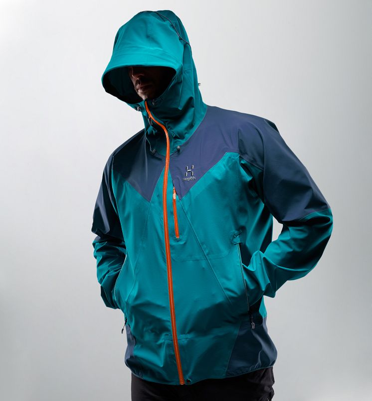 LIM TOURING PROOF JACKET MEN_alpine-green_tarn-blue_model