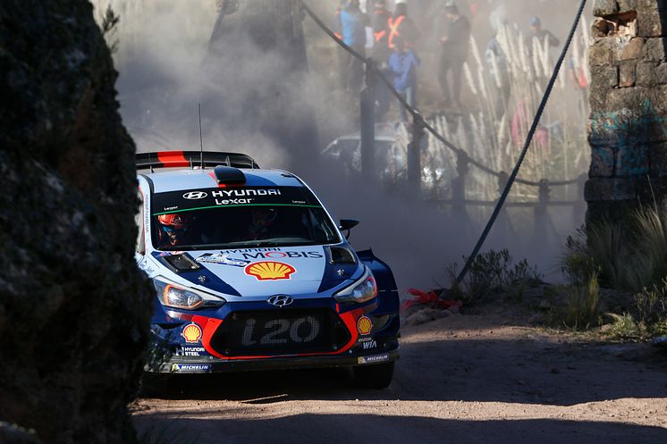 Hyundai Motorsport kör hem segern i Rally Argentina.