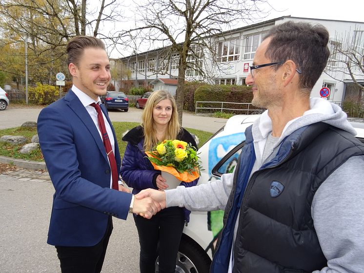 Bayernwerk-Azubis spenden für Caritas-Kinderdorf