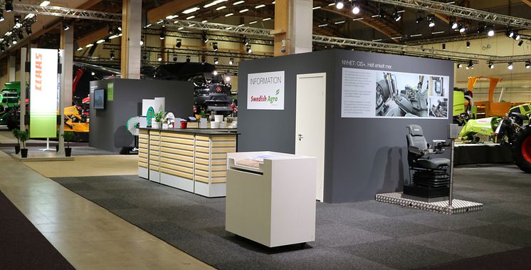 Swedish  Agro Machinery ställer ut traktorprogrammet i montern på Elmia.