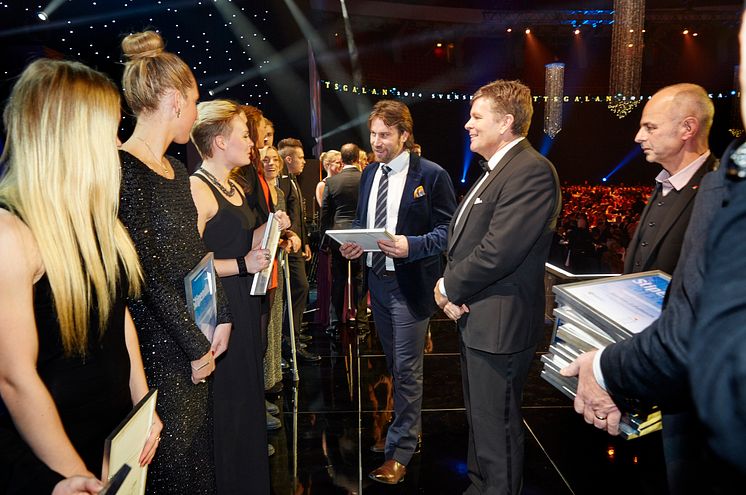 Peter Forsberg delar ut pris under Svenska Idrottsgalan