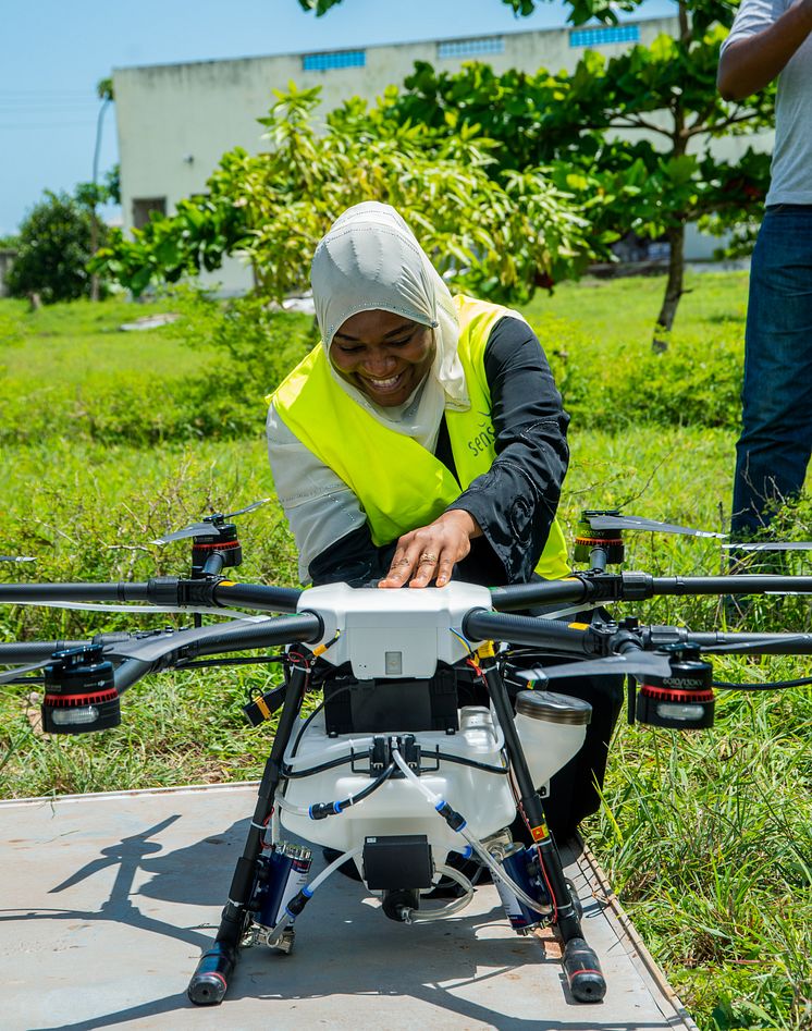 Local Drone Pilot in Zanzibar hands on with DJI Agras spray drone