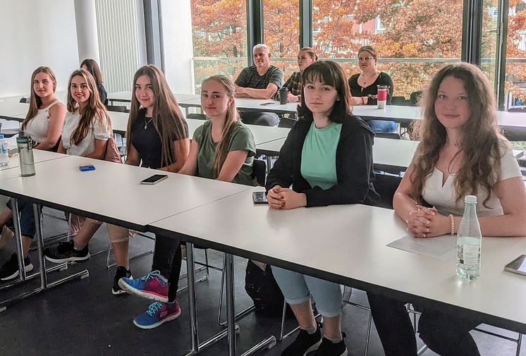 Ukrainerinnen nehmen Studium an der Universität Vechta auf | DAAD-Stipendien-Programm „Zukunft Ukraine“