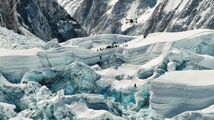 DJI FlyCart 30-Across the icefall 1.jpg