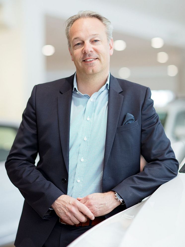 – Vi vill stärka vår position avseende Porsche i Stockholms-området och etableringen av Porsche Center Nacka ligger i linje med vår strategi för detta, säger Jens Wetterfors, VD Din Bil.