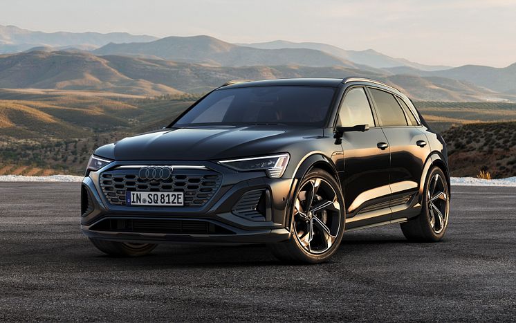 Audi SQ8 e-tron (cover)