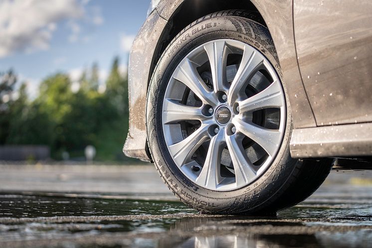 Nokian+Tyres+Hakka+Blue+3+(19)