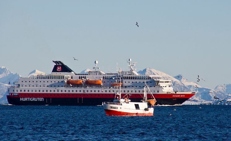 Kongsberg Maritime and Myklebust Verft will convert three Hurtigruten Norwegian Coastal Express vessels, including MS Richard With, to hybrid operation