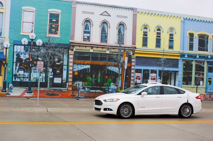 A Ford az első autógyártó, amely az Mcity-ben, a Michigan Egyetem városi forgalmat szimuláló területén teszteli önállóan működő autóit