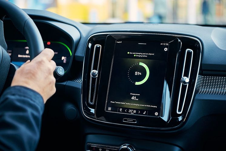 Volvo_Cars_tests_new_wireless_charging_technology