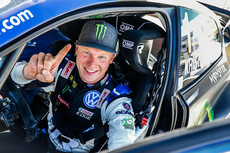 Det har blivit många segrar för Johan Kristoffersson bakom ratten i en Volkswagen..jpeg