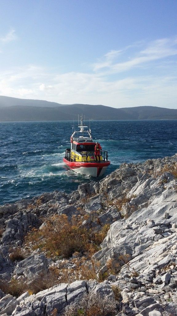 Samos kust, Turkiet i bakgrunden