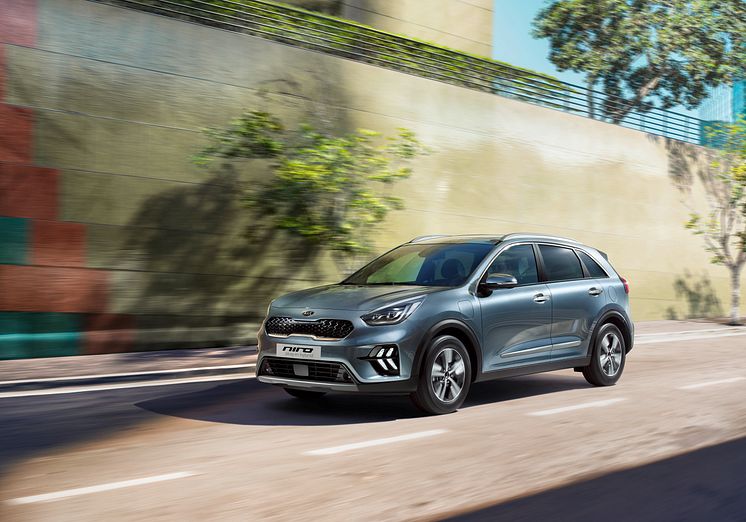 kia_niro_phev_my20_3_4_front_driving_14987_87847.jpg