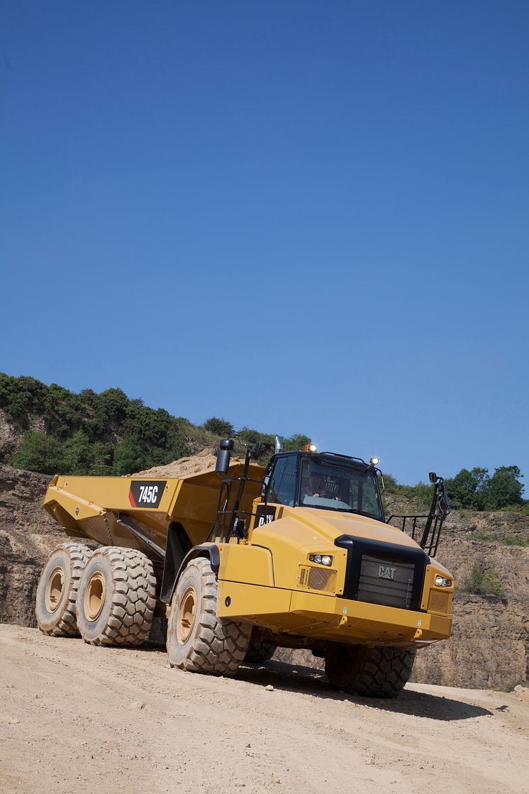 Cat 745C dumper i arbete-3