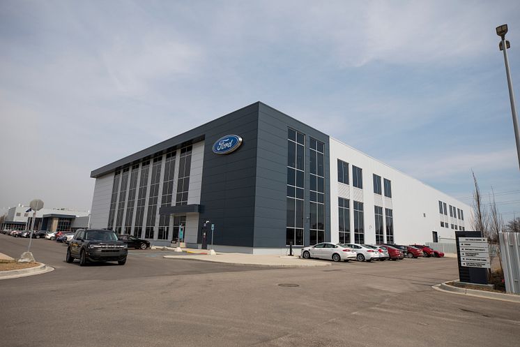 Battery Benchmarking and Test Laboratory i Allen Park, Michigan