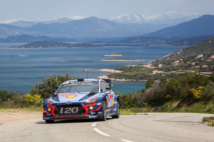 Hyundai Motorsport på pallen i Tour de Corse.