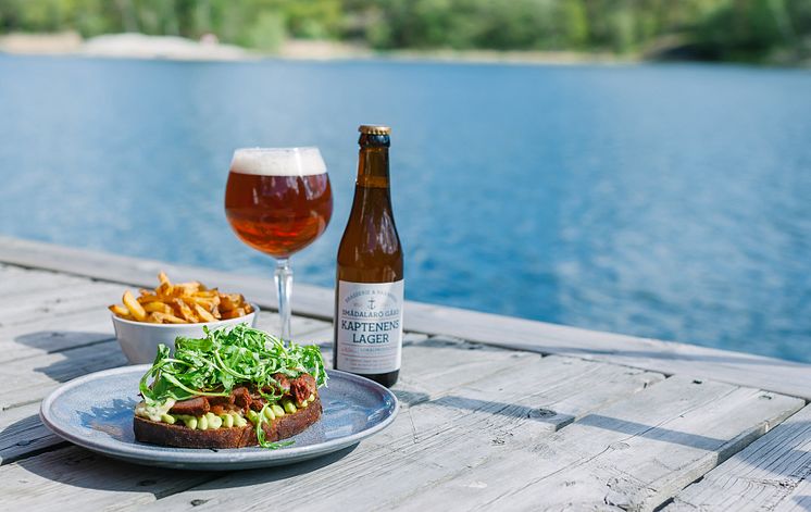 Lunch i solen på Smådalarö Gård