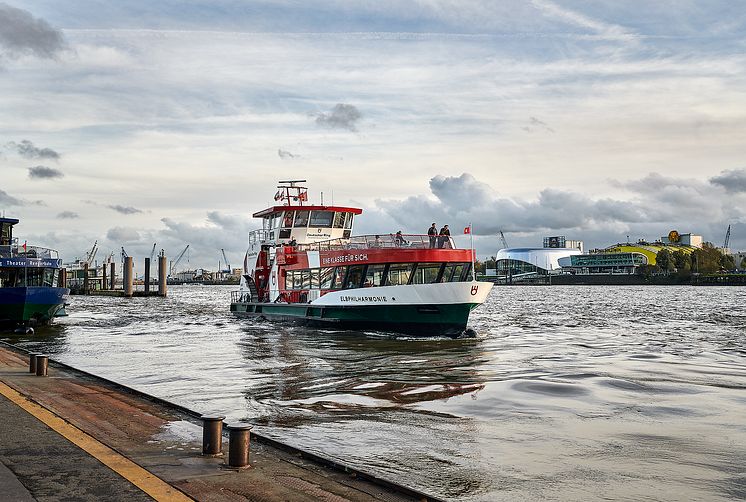 Die MS Elbphilharmonie im Hamburger Hafen