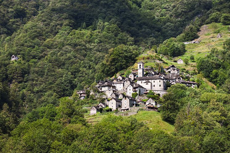 Corippo im Verzascatal, Tessin, ist die nach Einwohnern (12) kleinste politische Gemeinde der Schweiz © Schweiz Tourismus