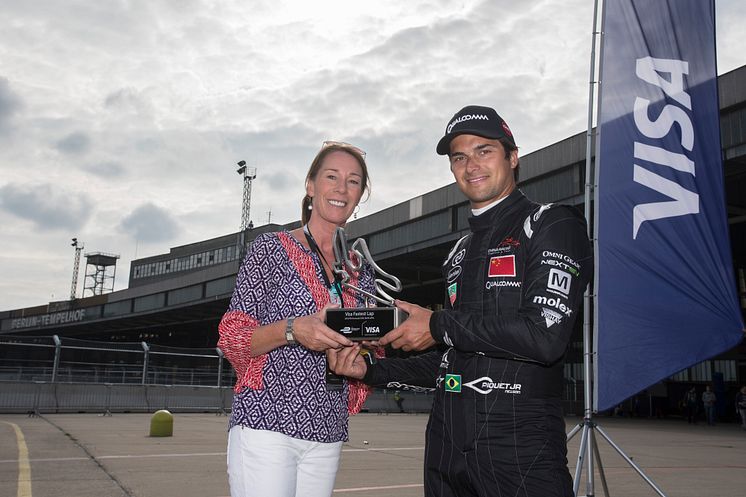 Formel-E - Nelson Piquet Jr. mit Suzy Brown von Visa Europe