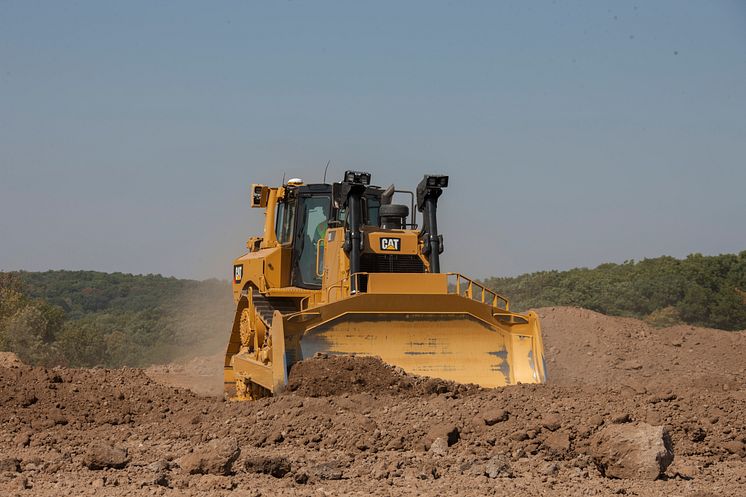 Cat D8T bandschaktare i arbete-2