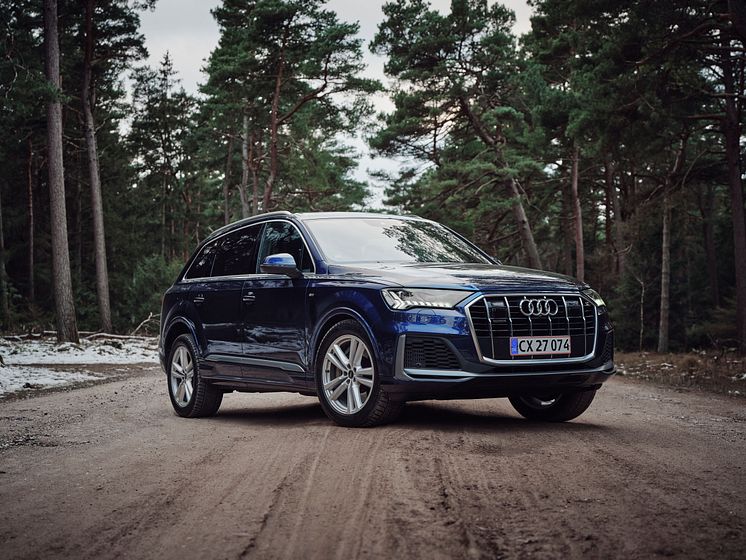 Audi Q7 TFSI e (Navarreblå)