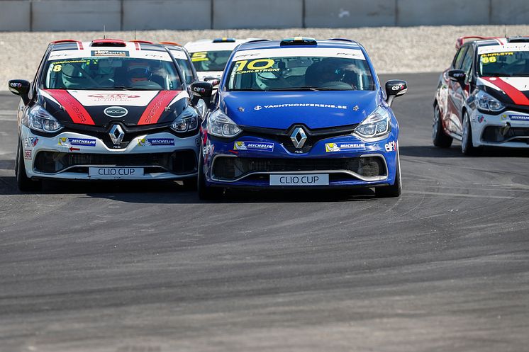 Ilmari Korpivaara (nr 8) och Johan Carlström (10). Foto: Tony Welam/STCC