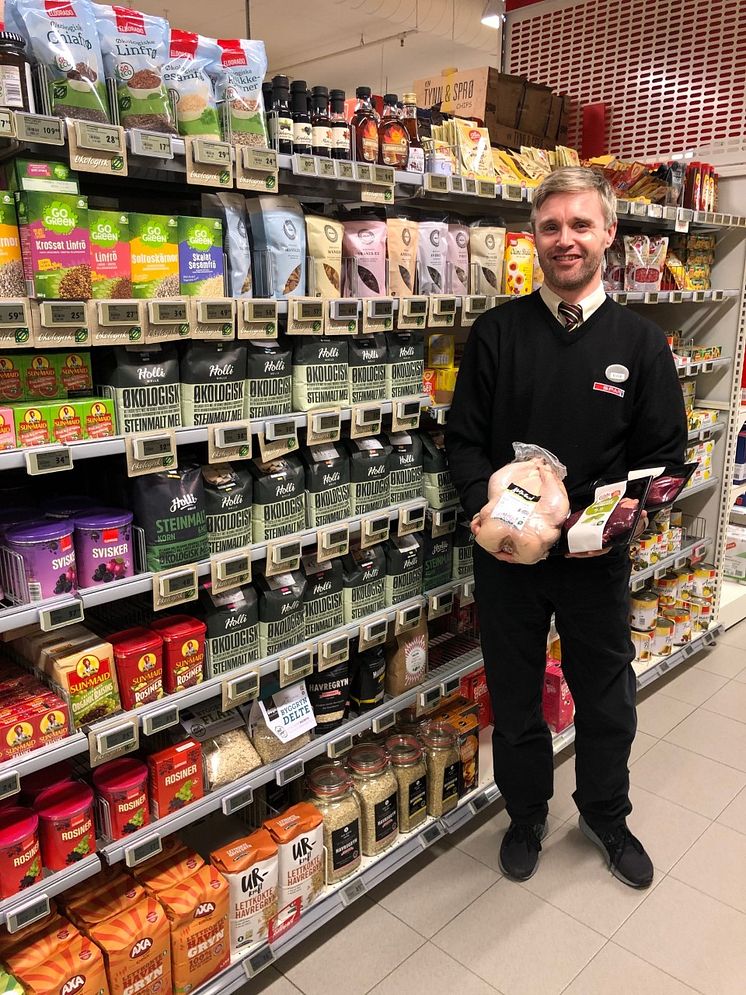 Butikksjef Eirik Hjelmbrekke i inspirasjonsbutikken SPAR Jølstraholmen