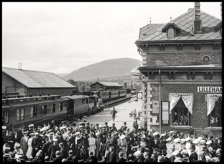 Lillehammer stasjon under kroningsreisen i 1906.