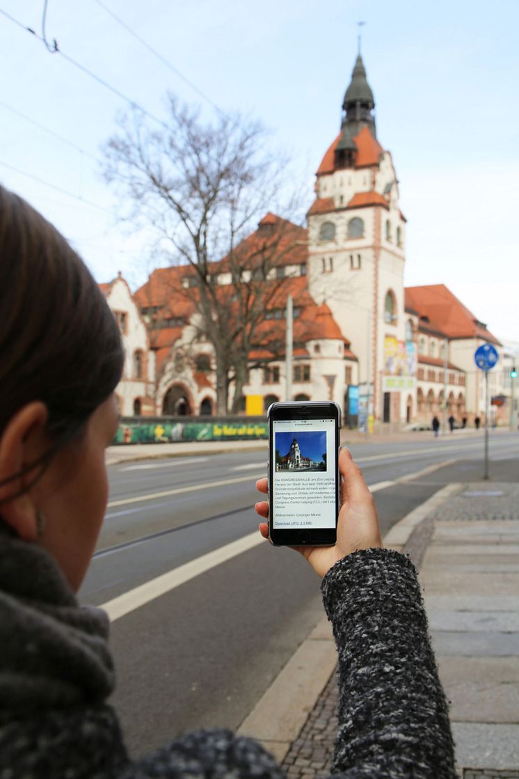 Mit einem Audioguide können Sehbehinderte die Kongresshalle entdecken