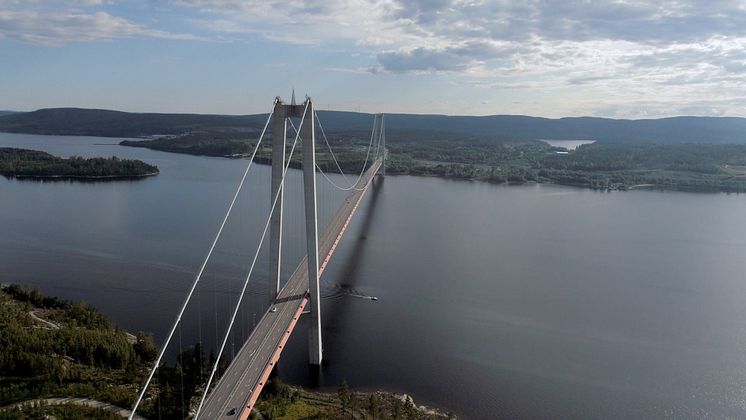 Flygbild Högakustenbron - en av världens längsta hängbroar