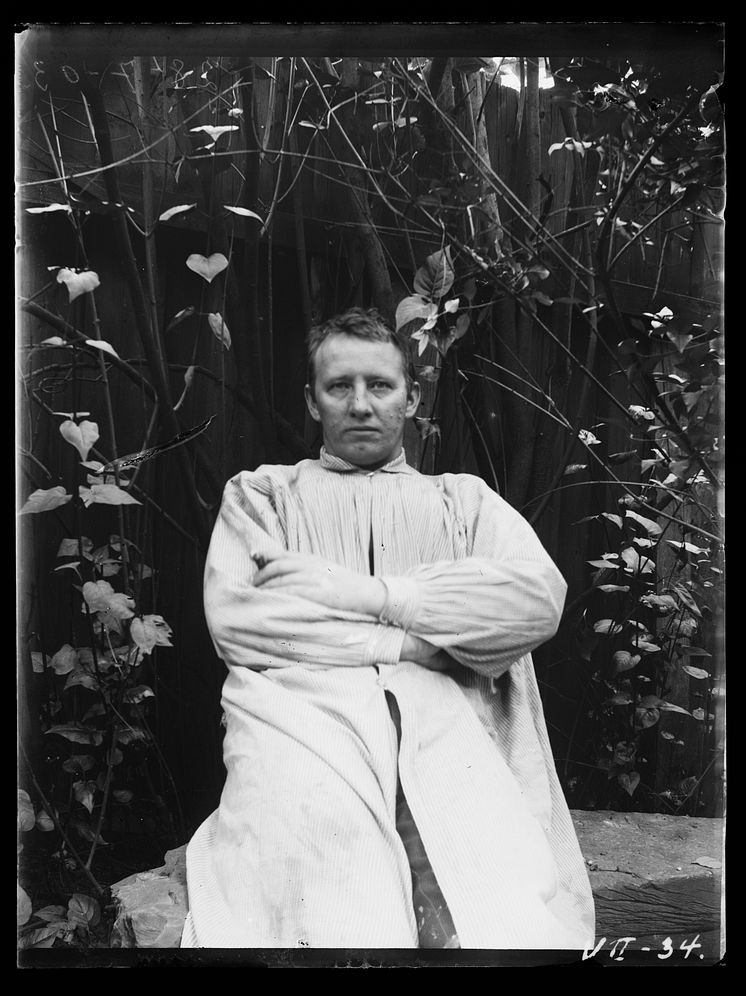 Gustav Vigeland in his studio in Hammersborg, 1903. / Gustav Vigeland i sitt studio, Hammersborg, 1903.