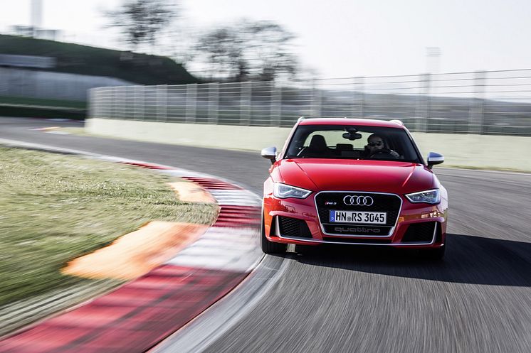 Audi RS 3 Sportback i Catalunya Red front