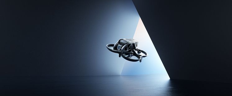 DJI Avata - Key Visual 3 (indoor)