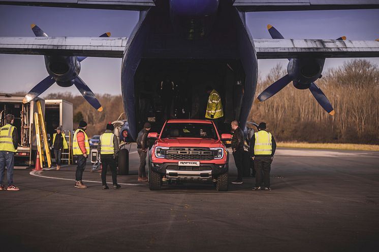 raptor_behind_the_scenes_plane