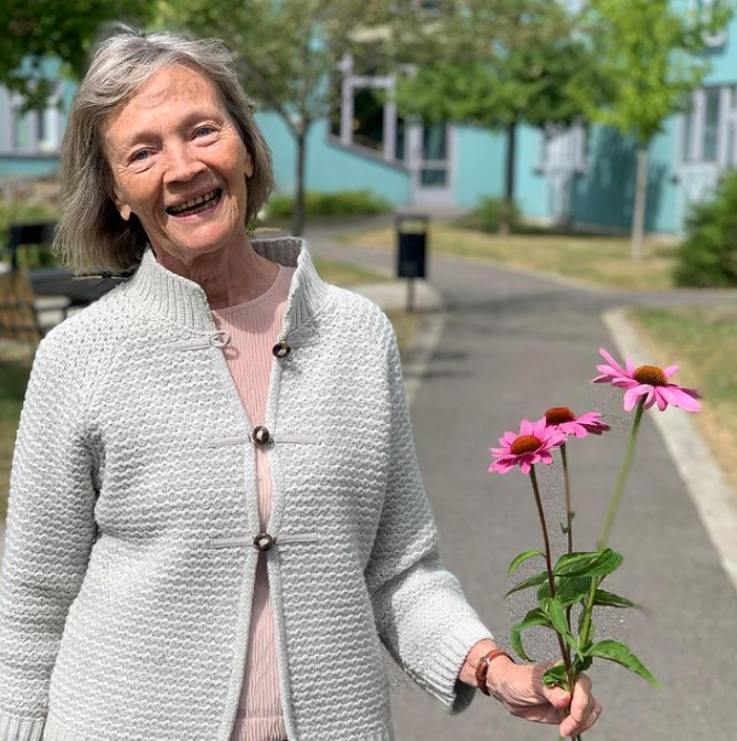 FC Månstorps Ängar_plocka blommor.png