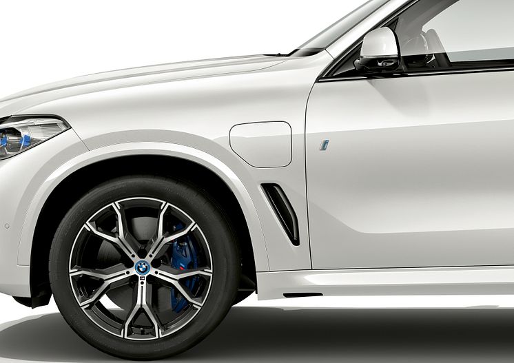 BMW X5 xDrive45e iPerformance_latausluukku