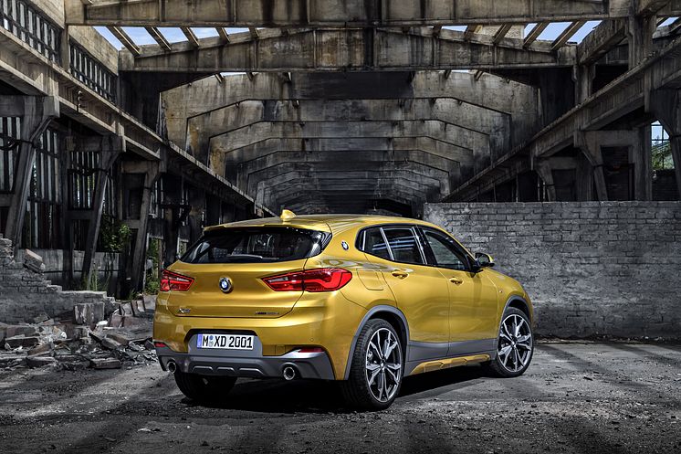 HELT NYA BMW X2