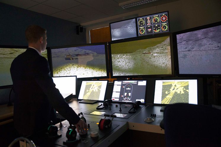 High res image - Kongsberg Digital - Kalmar Ship bridge simulator