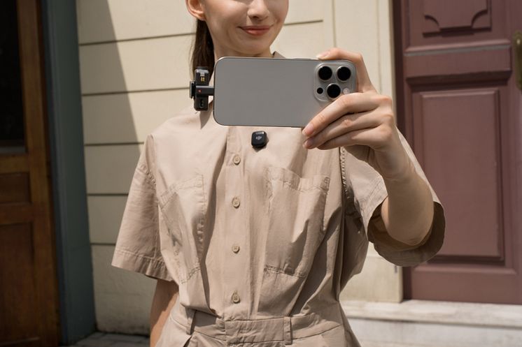 DJI Mic Mini （1TX+1RX）Connecting with Phone.jpg