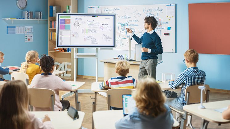 Akusto Wall Bass in classroom