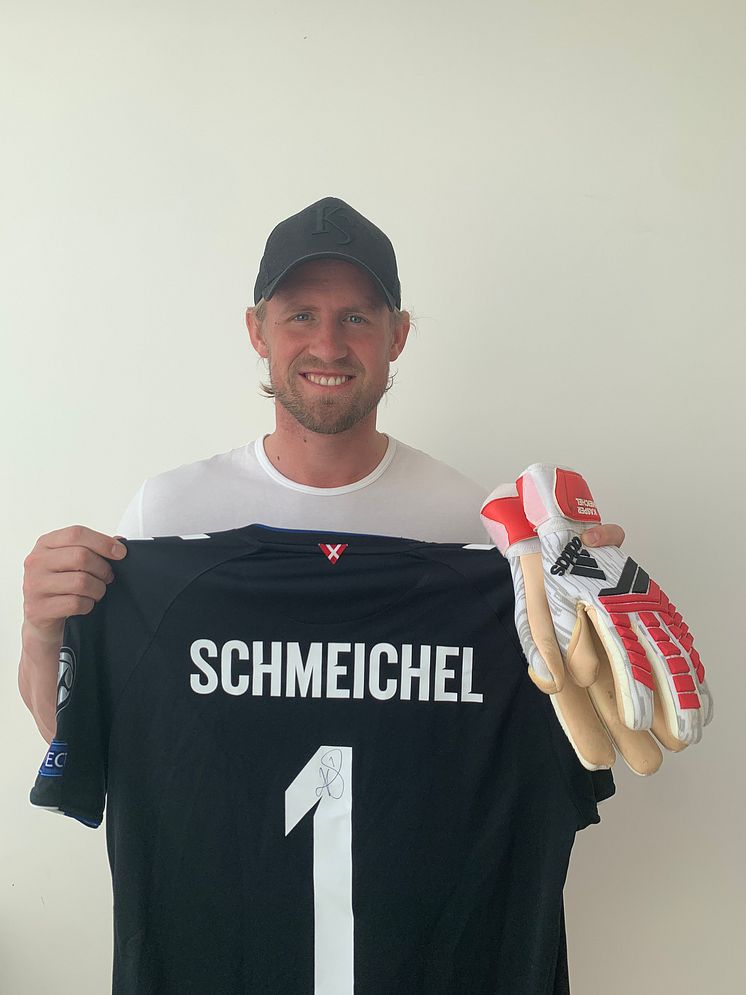 Signeret kamptrøje og målmandshandsker fra Kasper Schmeichel