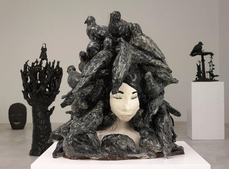 Klara Kristalova, The Weight of Doves, 2008. Glazed stoneware. Courtesy of  Galerie Emmanuel Perrotin.