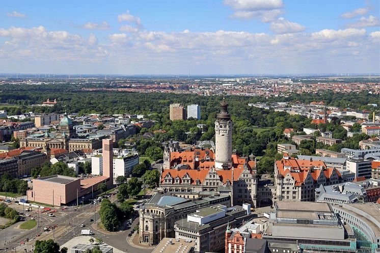 Leipzig-Panorama mit Bundesverwaltungsgericht, Kath. Propsteikirche St. Trinitatis und Neues Rathaus