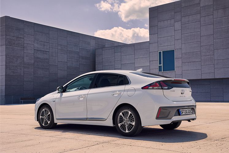 Nya Hyundai IONIQ Plug-in Hybrid.