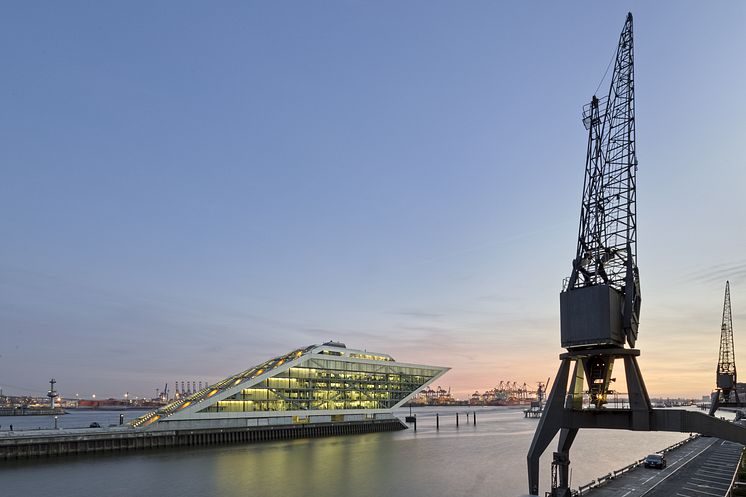 Hamburg_Dockland_am_Fischereihafen,_Elbe.tif