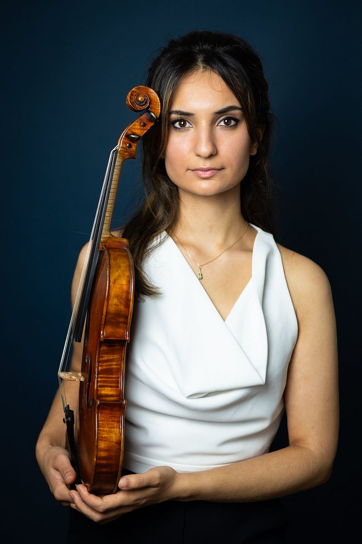 Ava Bahari