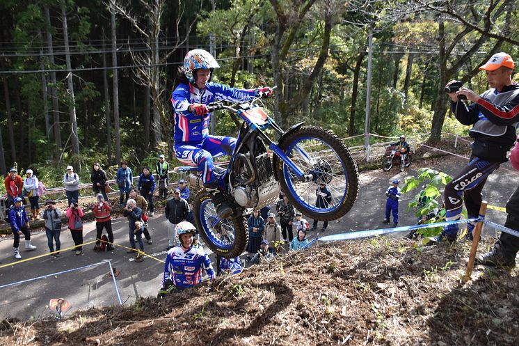 2019110403_004xx_JTR_Rd7_黒山選手_4000