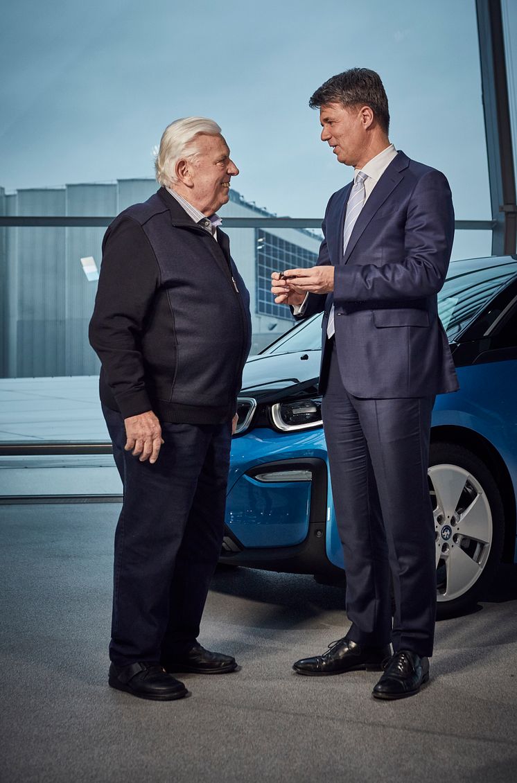 Harald Krüger udleverer BMW i3 